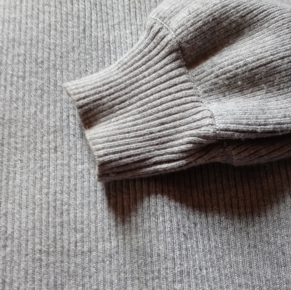 Guess. Womens Sweatet - Picture 2 of 5